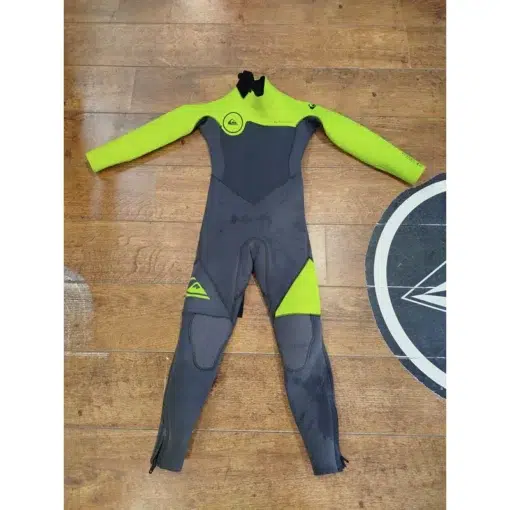 Quiksilver Syncro talla 4 3.2mm - 1729088398837 -
